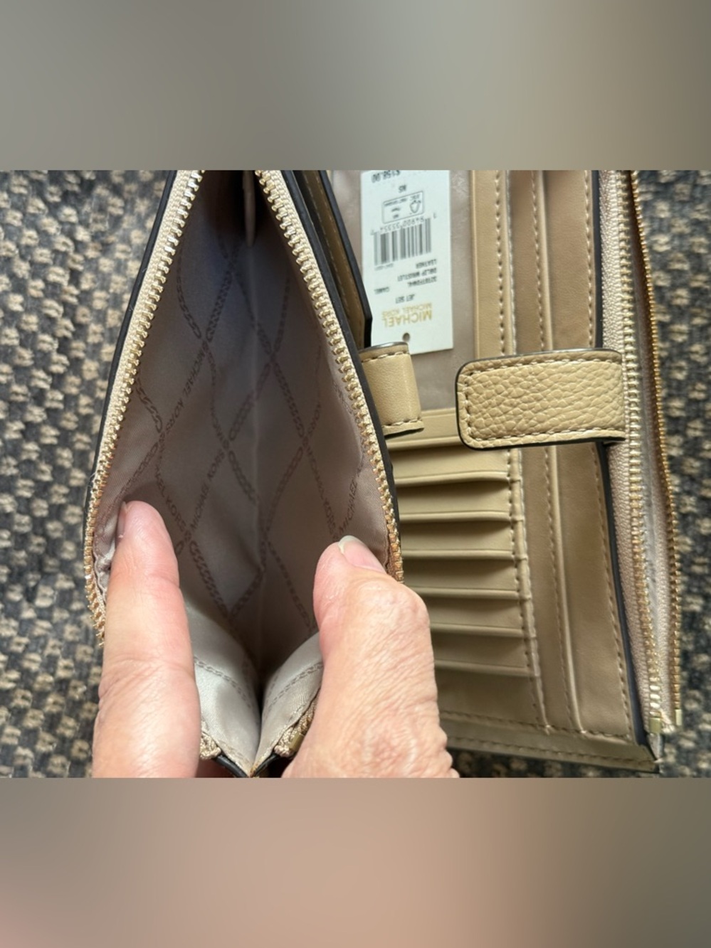 Michael Kors Jet Set Large Zip Clutch Wallet wristlet w/pebbled leather. - Picture 7 of 16